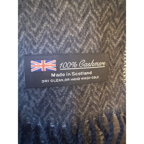 100% Cashmere Luxurious Scottish Plaid Scarf With Fringe Hem - Picture 3 of 3